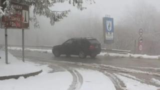 Снежен ад в проходите на страната, ето къде е ужасно за каране