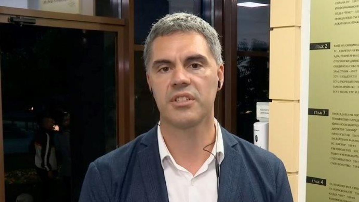 Бургаският губернатор лъже и маже по селата в търсене на партийни гласове