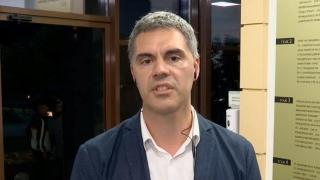 Бургаският губернатор лъже и маже по селата в търсене на партийни гласове