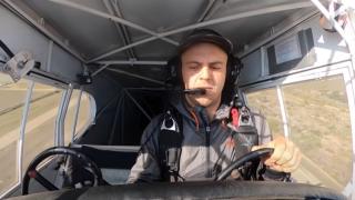Тревър се качи на самолет, а сега ще лежи в затвора заради това ВИДЕО