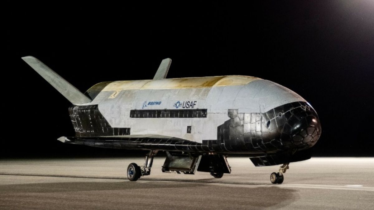 Нови подробности за свърхсекретния космически апарат X-37B, оказа се, че...