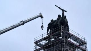 Почна се: Ето какво се случва с паметника на Съветската армия в София СНИМКИ