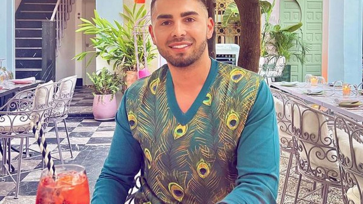 Певецът кифла Живко Добрев заряза дубайския шейх заради наш депутат