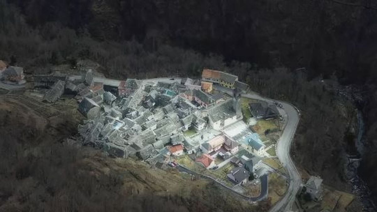 Цял свят говори за това село, потънало в мрак СНИМКИ