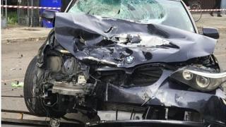 Господ е жесток: Бургаски свещеник реве заради лъскавото си БМВ СНИМКИ