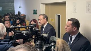 Трима от БСП разбиха вратата и нахлуха в Областна администрация