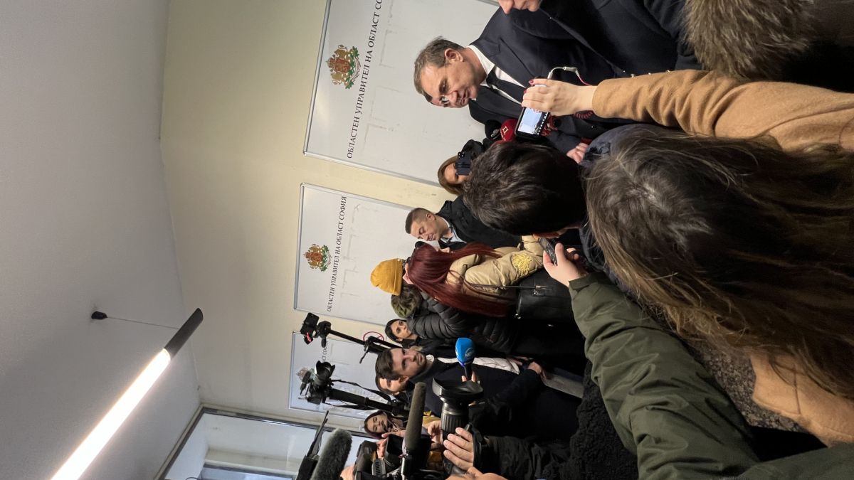БСП иска оставката на областния управител на София, след като се скри от среща с депутати