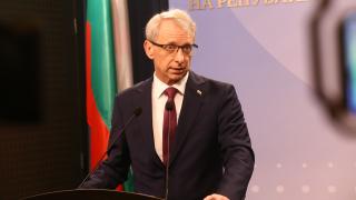 Има нужда от тишина: Денков със странен коментар за похитения кораб и Шенген