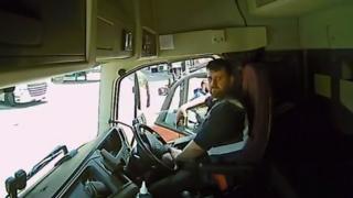 ВИДЕО запечата какво страшно нещо му се случи на шофьор на камион