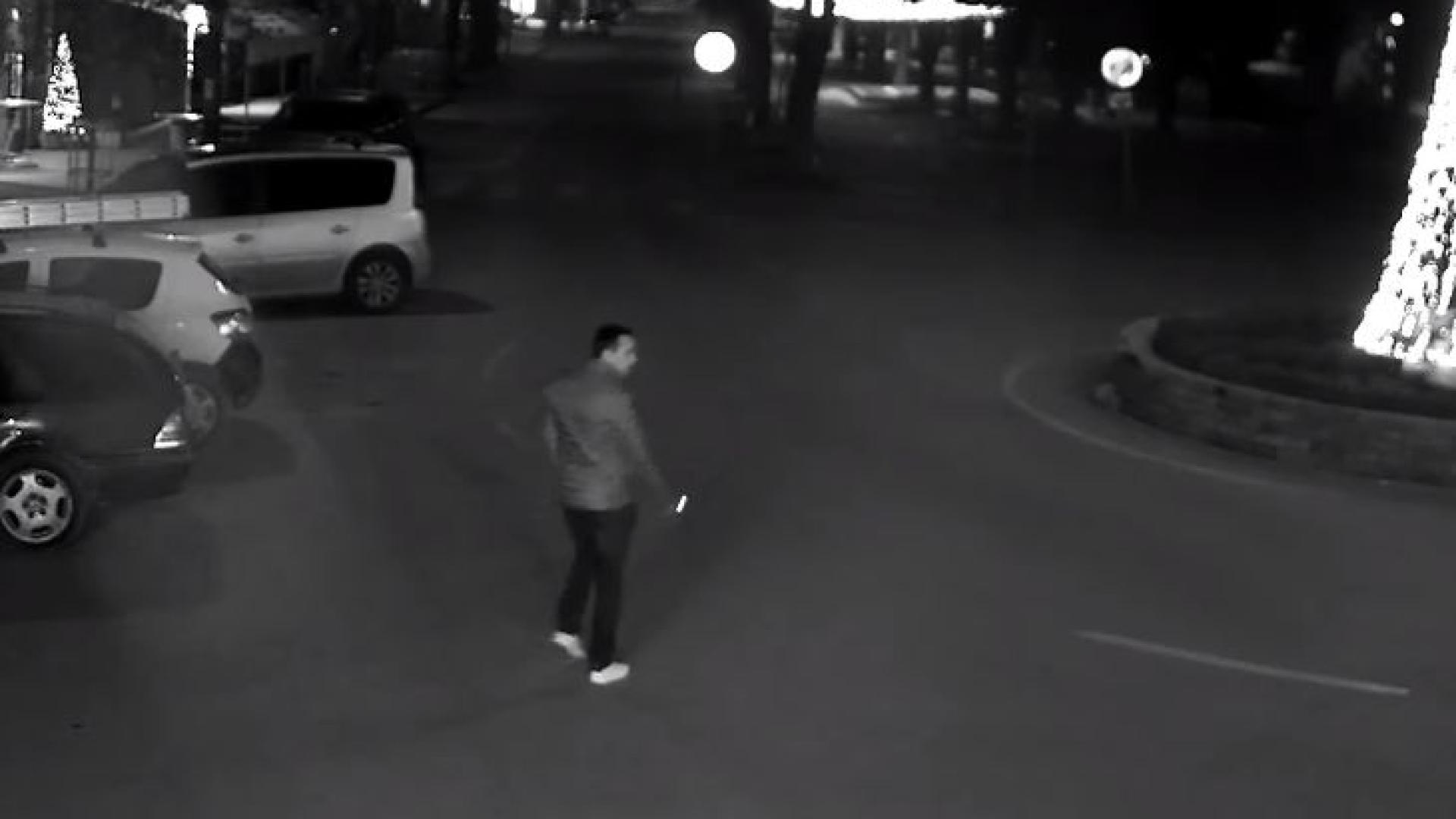 Безгранична простотия: Мъж сътвори немислимото в Мездра, ВИДЕО го закова