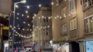 Столичани показаха на Терзиев как се прави коледна украса и центърът засия ВИДЕО 