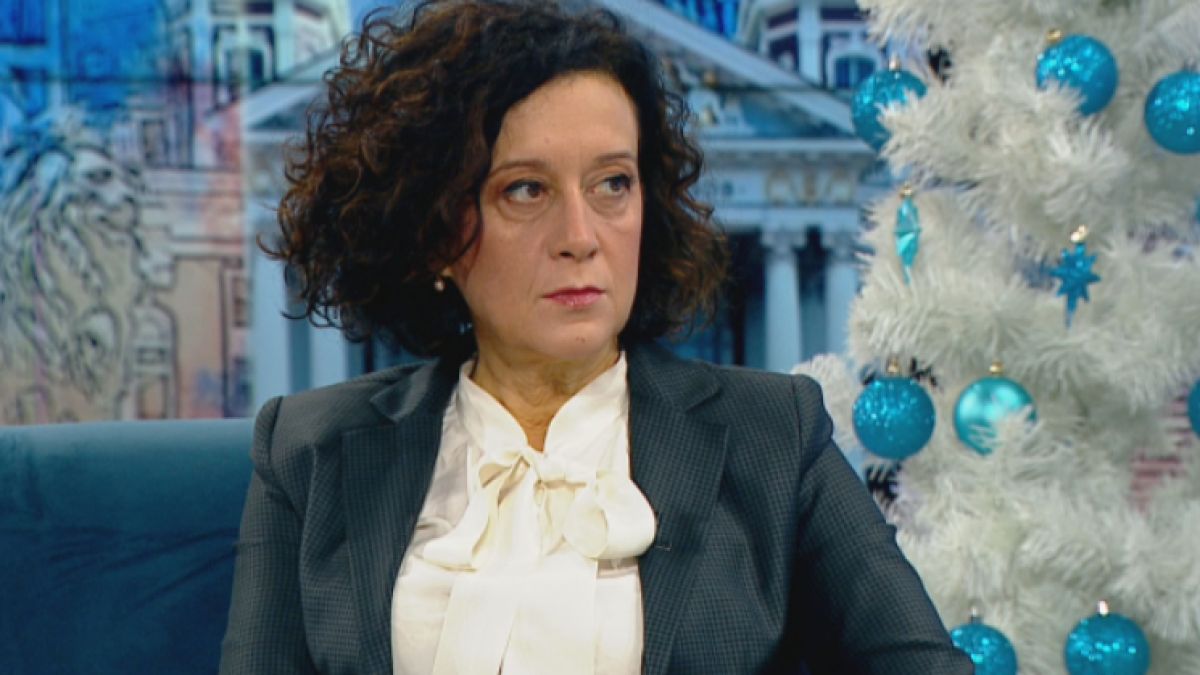 Антоанета Цонева се оправдава като ученичка за интригата около Паметника на Съветската армия