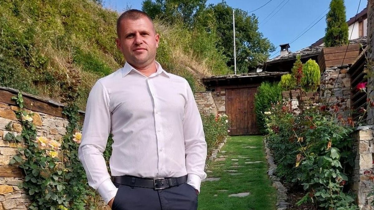 Селски кмет показа как се прави, ако спреш в Горно Дряново, може да отнесеш...