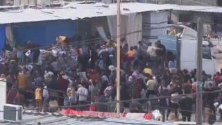 Шокиращо ВИДЕО показа какво се случи с камионите с хуманитарна помощ в Ивицата Газа