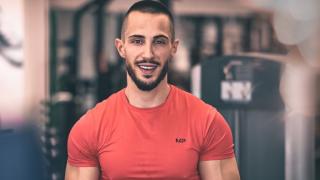 Наум Шопов е неузнаваем, стресна с вида си СНИМКИ