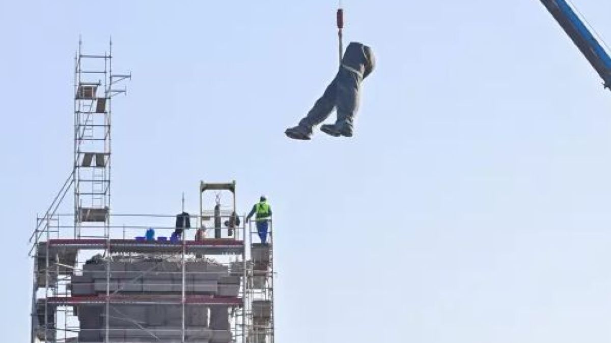 Край! Махнаха и последната фигура от Паметника на Съветската армия СНИМКИ 