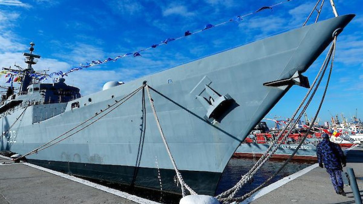 Първият миночистач за разчистване на Черно море акостира в Румъния