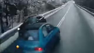 Малоумник вбеси шофьорите със смъртоносна маневра във Велинградско ВИДЕО
