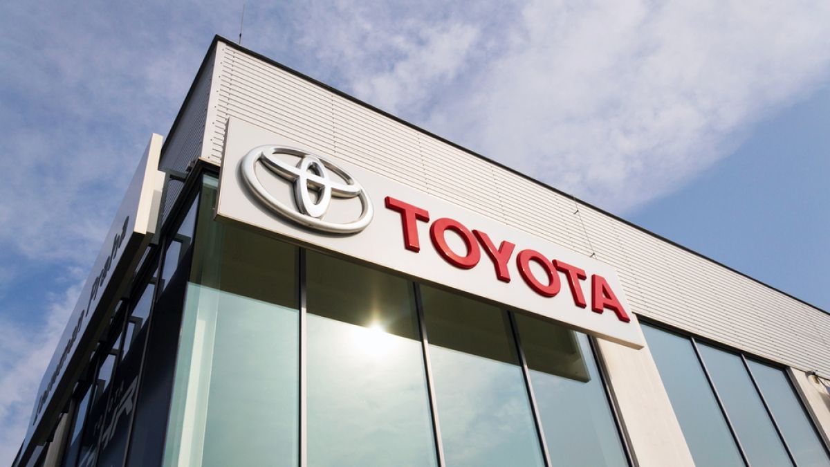 Toyota отри проблем, изтегля спешно 1 млн. автомобила