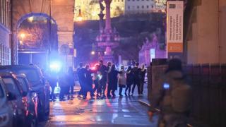 Чехия потъна в скръб след невижданата кървава баня, бебе и баща му може да са... ВИДЕО