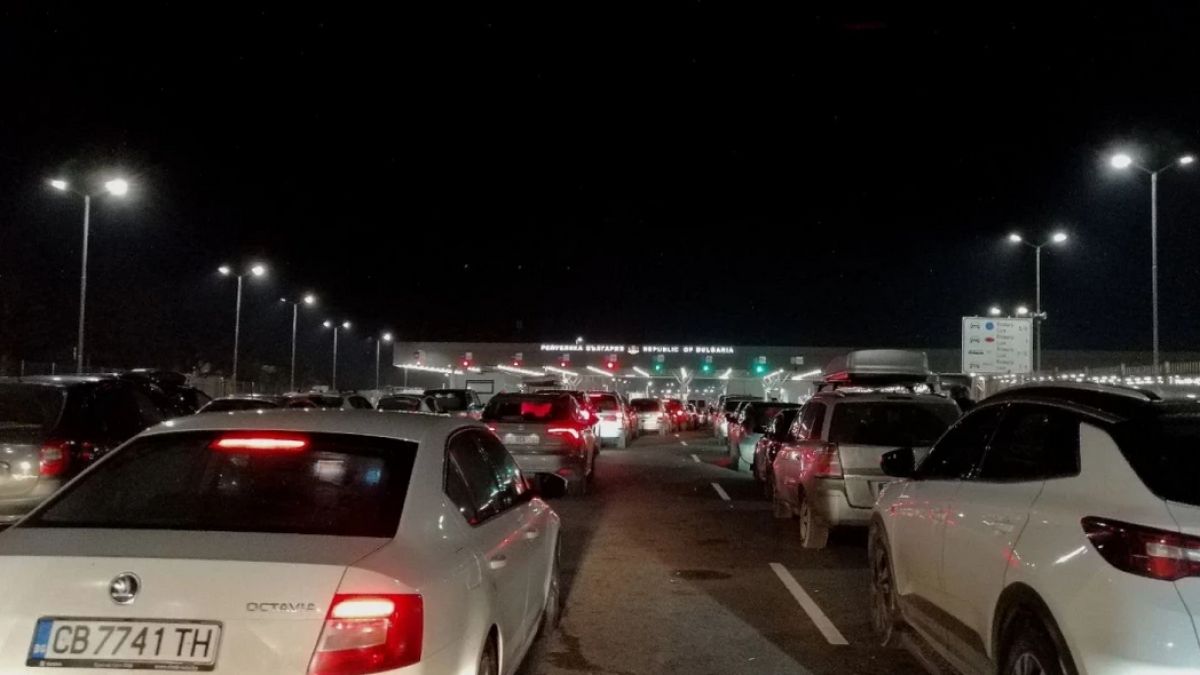 Ад на границата с Турция: 3 часа чакане, хората са готови на бунт СНИМКИ