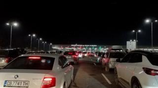 Ад на границата с Турция: 3 часа чакане, хората са готови на бунт СНИМКИ