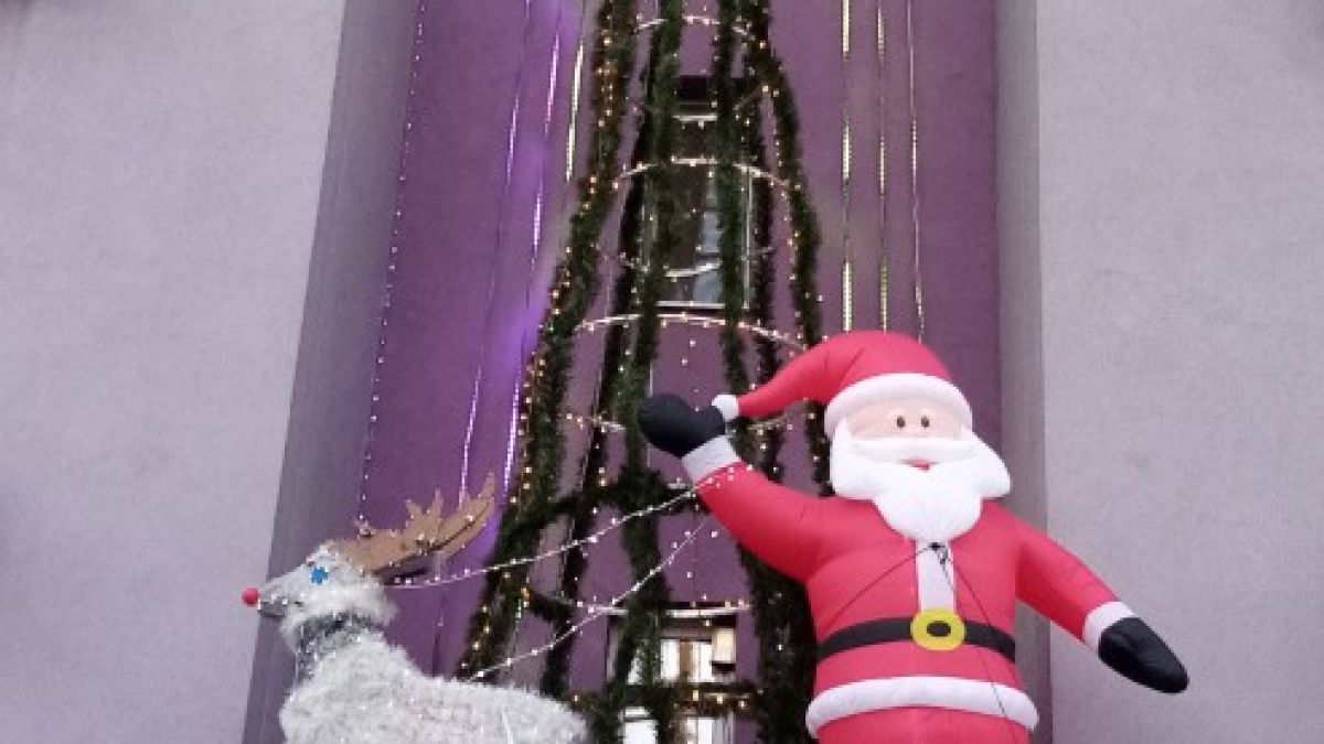 Цяла България говори за коледните украси на бургазлии