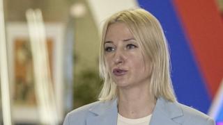 Порязаха тежко атомната блондинка, прицелила се в трона на Путин