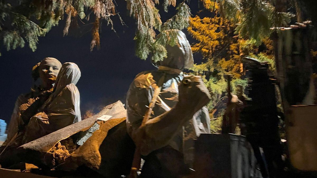 Д-р Цветеслава Гълъбова за свалените фигури: Защо по тъмно, смели сърца?
