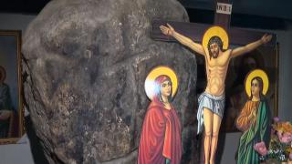 Чудо в храм край София: Камък расте и сбъдва желания ВИДЕО