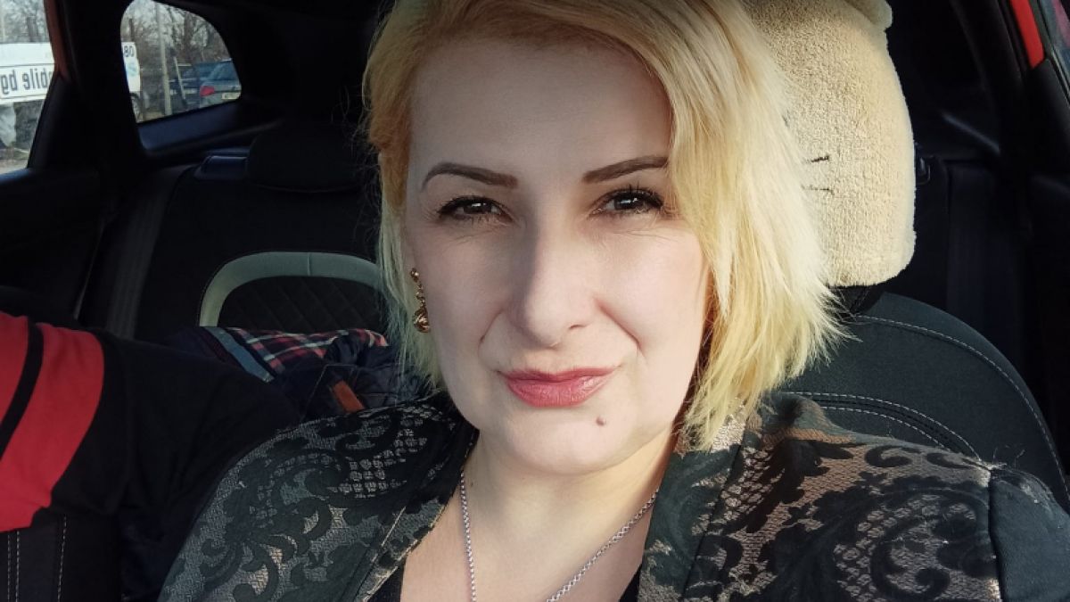 Ексдепутатката Елена Гунчева изригна предколедно: Откраднатите пари по болници и свещи да ги давате! 