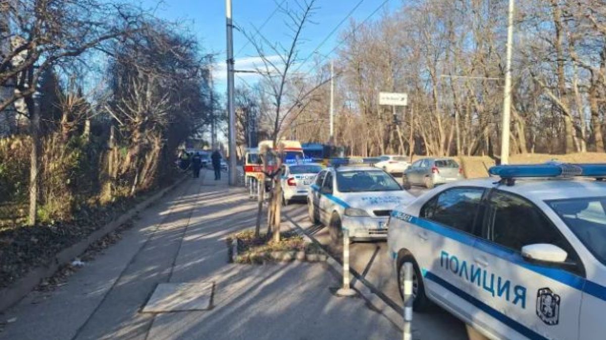 Ранени полицаи и пострадали мъж и жена при опасен екшън в София СНИМКИ