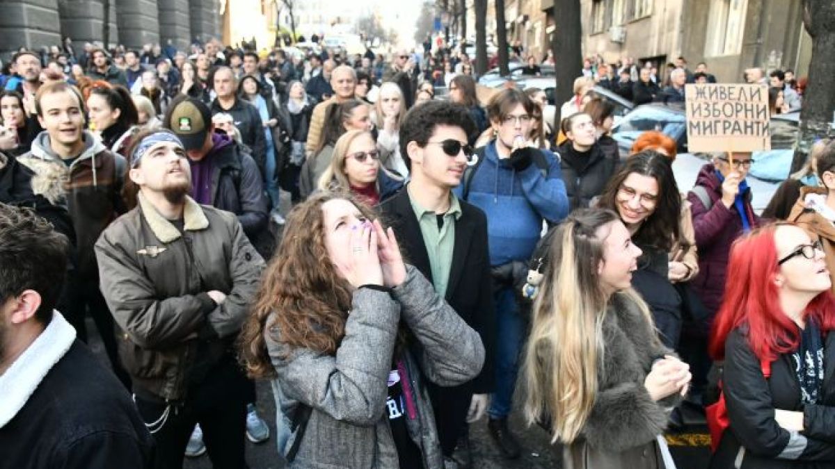 В Белград ври и кипи! Бесни студенти блокираха...