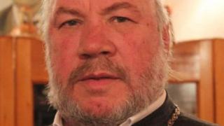 Отец Боян Саръев бере душа в болница