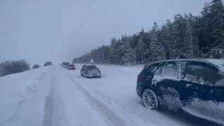Хиляди в снежен капан, невиждана буря помита Острова ВИДЕО