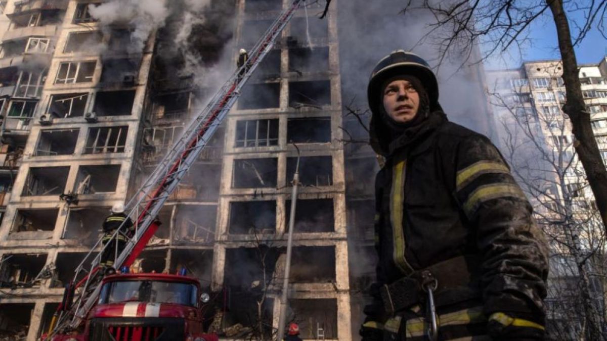 В цяла Украйна вият сирени, обявена е въздушна тревога ВИДЕО