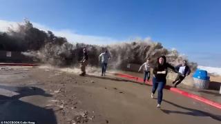 Мощна стихия помете Калифорния! Отнася наред хора и коли ВИДЕО