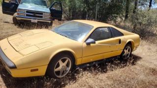 Откриха суперавтомобил Ferrari, захвърлен под открито небе СНИМКИ