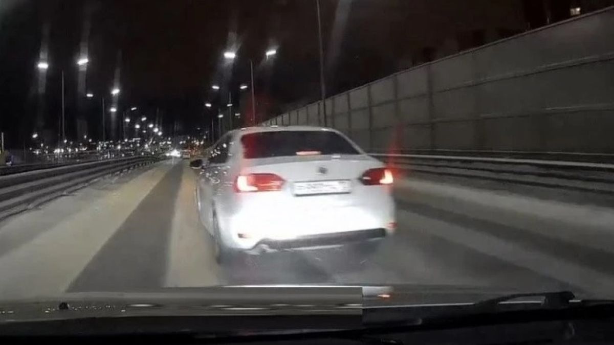 Зрелищни ВИДЕА: Шофьор реши да даде урок на друг, но съжали жестоко