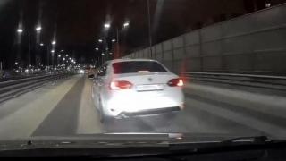 Зрелищни ВИДЕА: Шофьор реши да даде урок на друг, но съжали жестоко