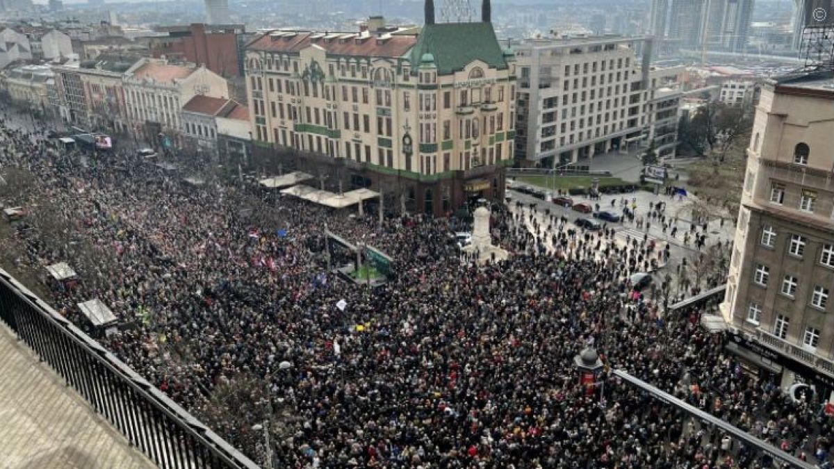 Белград пак пламна!