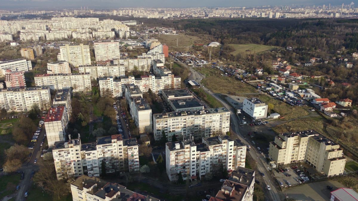 Викове в "Люлин" разбудиха цял блок, съседите онемяха от причината 18+