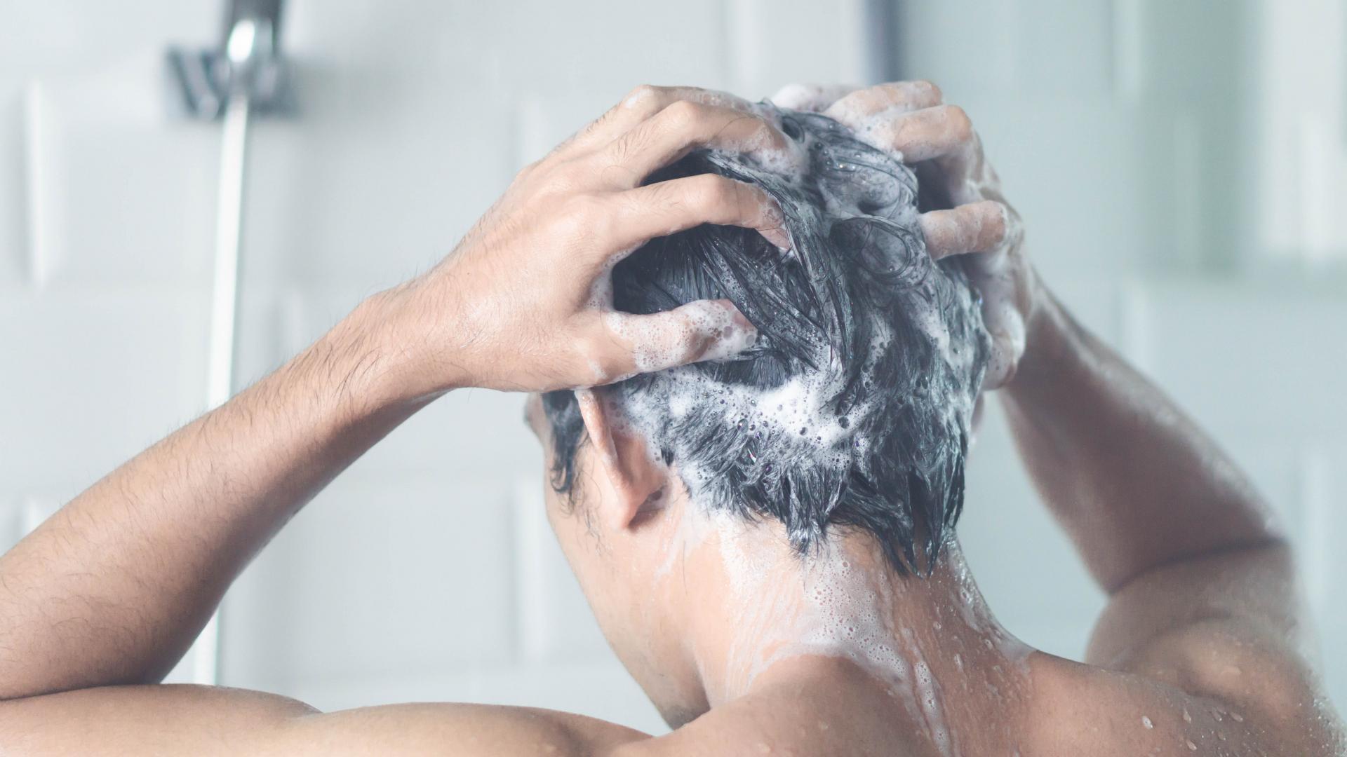 Миеш ли косата си правилно? 10 грешки, които повечето допускаме всеки ден