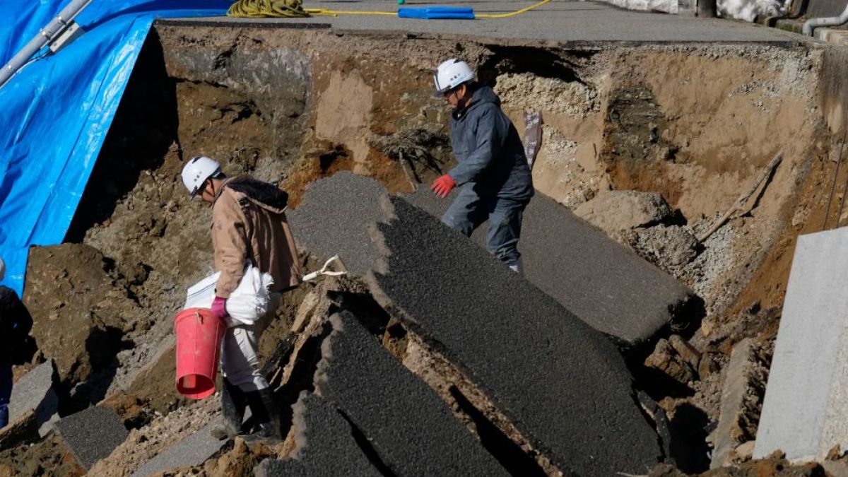 Не спират да броят труповете в Япония