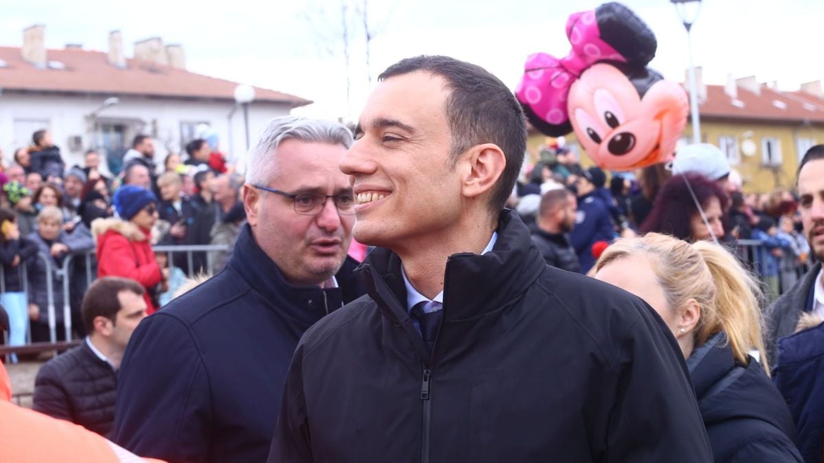 Терзиев пак с Порше на работа, скри популисткия Форд СНИМКИ