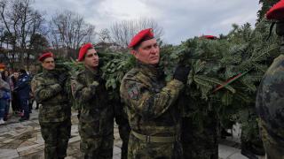 Стотици се стекоха в Калофер за рождението на Христо Ботев СНИМКИ