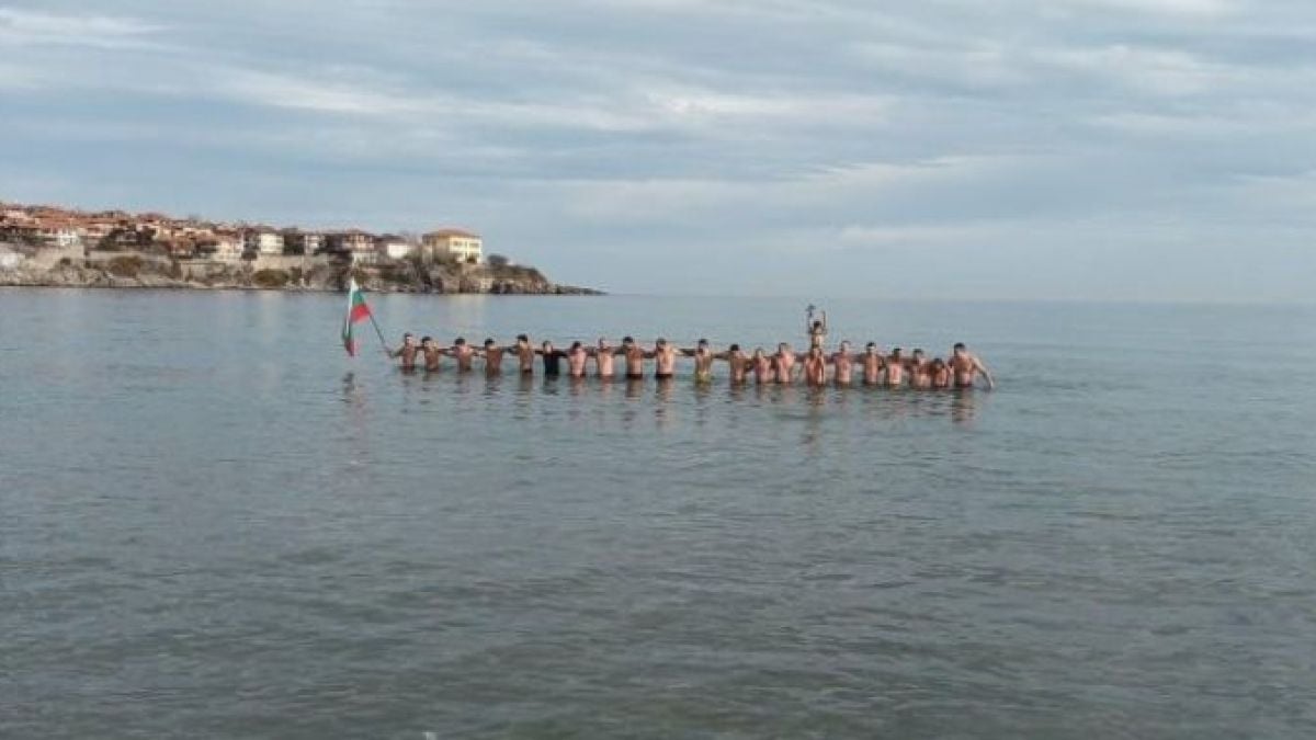 Невиждана поличба с кръста в Созопол, последва нещо неочаквано СНИМКИ