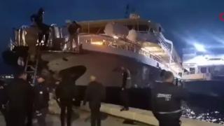 Драма край Измир: Кораб се заби в брега, а капитанът...