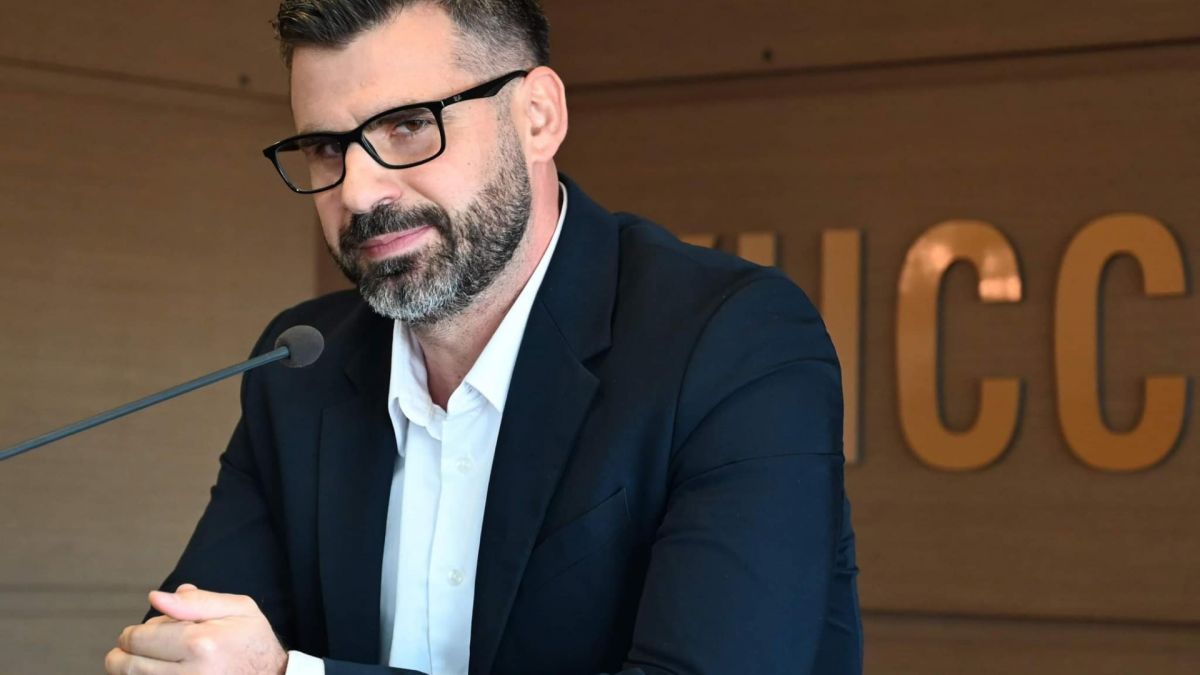 Кузман Илиев бесен: Стига сте продавали страх и пропаганда!