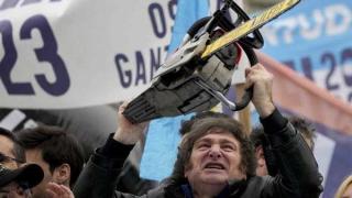 Първи успехи на новият аржентински президент: Рекордна инфлация, масови протести